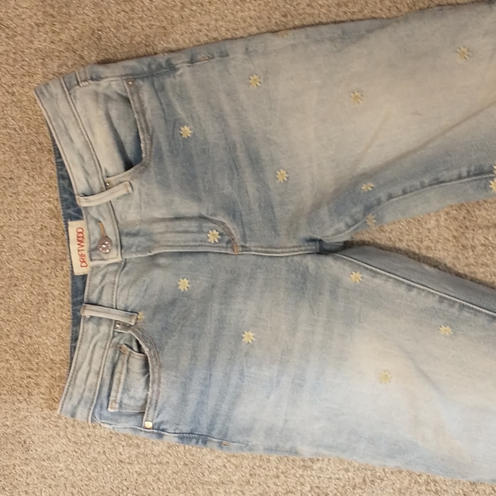 Daisey Driftwood ripped 👖 jeans